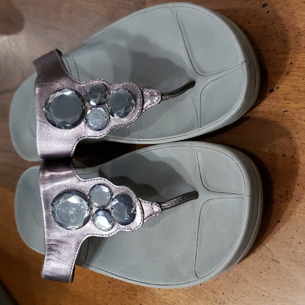 Womens Fitflop thong style sandals size 8 jewel gem